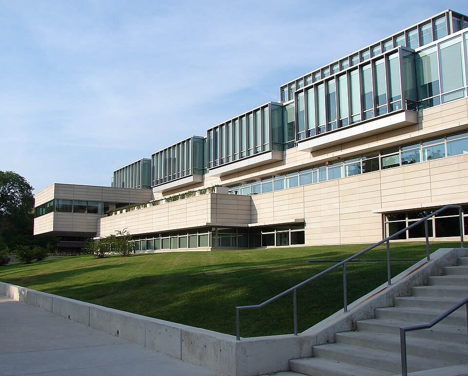 File:UChicago Booth School exterior.jpg